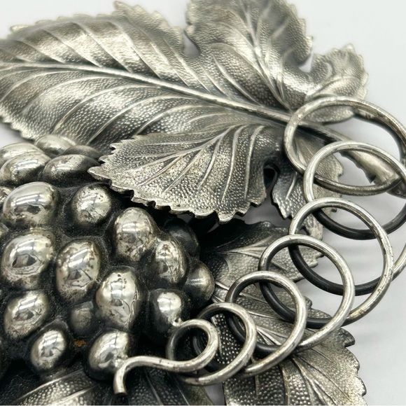 Napier Vintage Grape Leaf Large Brooch - Picture 3 of 6